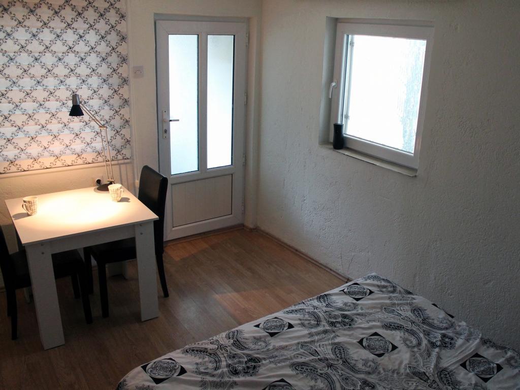 Taf'S Small House Priştine Dış mekan fotoğraf
